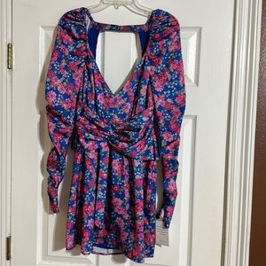 NWT. Beautiful Floral dress. For Live and Lemons. Size S. Never worn